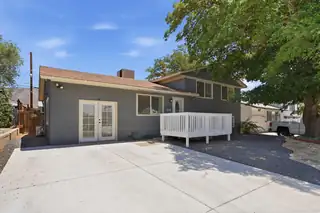 2722 June Street NE 