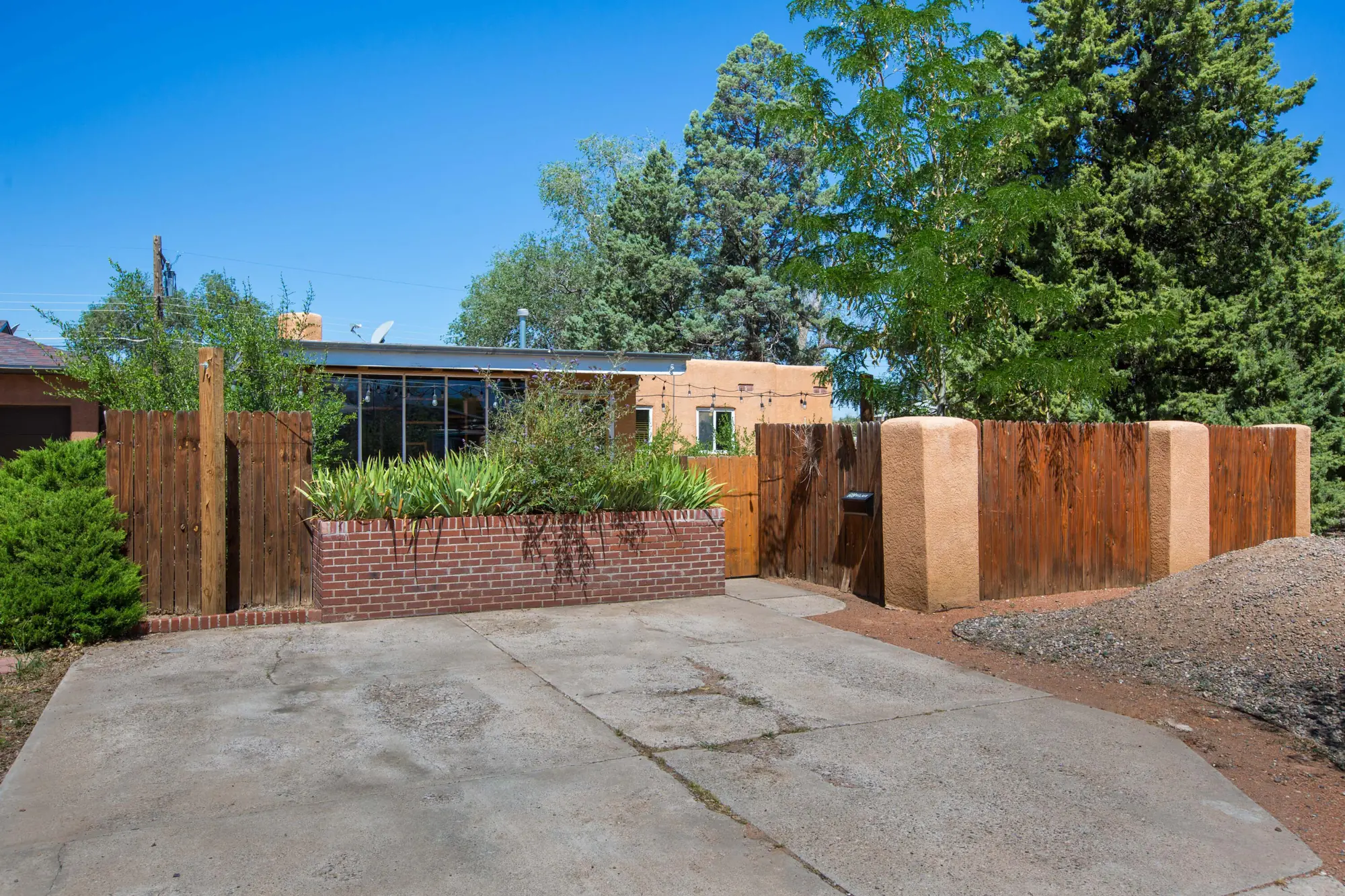 609 Valencia Drive SE