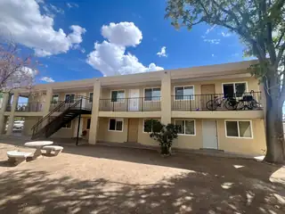 911 Alvarado Drive SE 4 