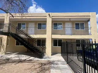 911 Alvarado Drive SE 4 