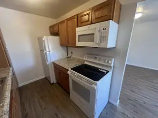 911 Alvarado Drive SE 4 