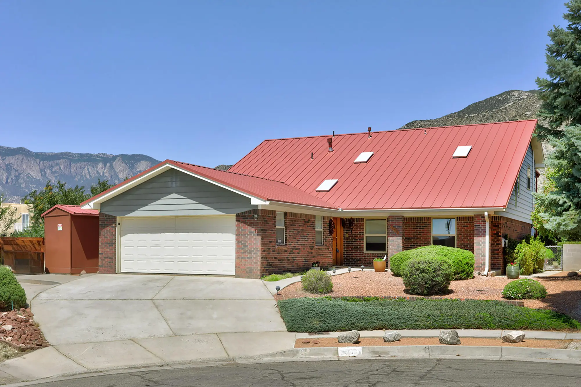 2712 Eastridge Drive NE