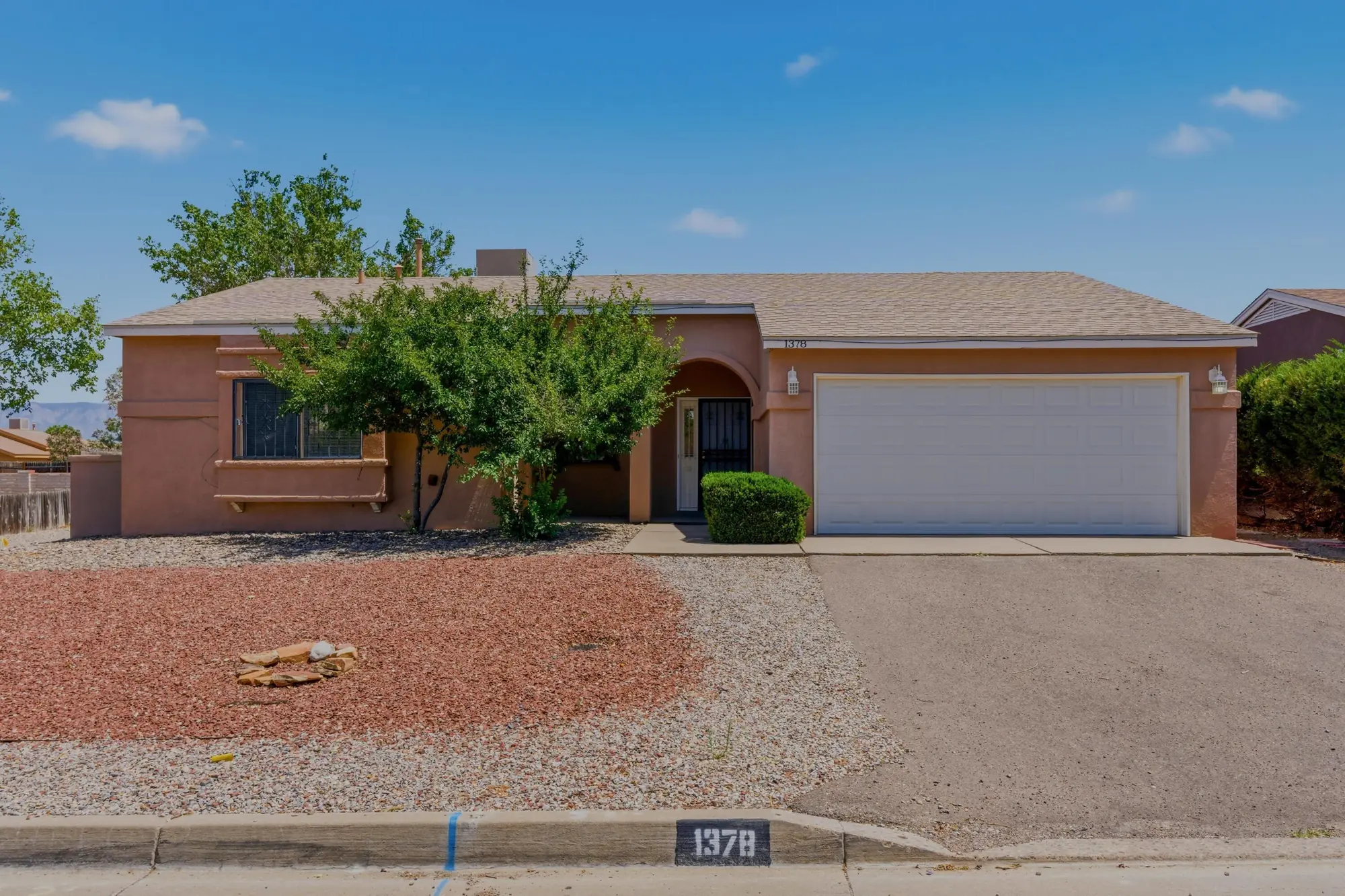 1378 Golden Eye Loop NE