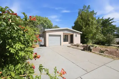 251 Luna Avenue NE, Los Lunas