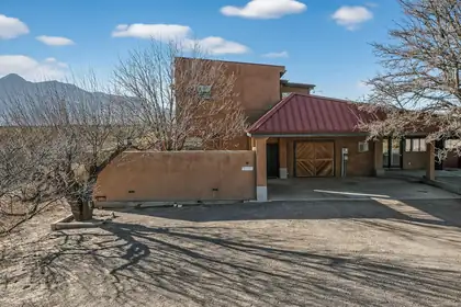 1711 El Camino Real Street, Socorro 
