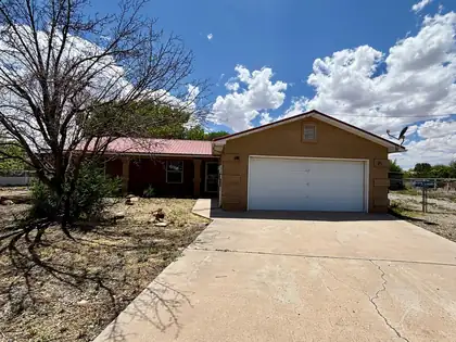 2 Don Juan Drive, Los Lunas