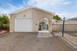4832 Platinum Loop NE 