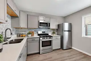 1812 Buena Vista Drive SE 4 