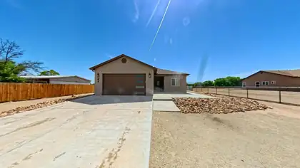 8 Servis Farm Road # A, Los Lunas