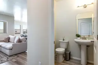 4381 Lauren Loop NE 