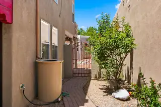 9633 De Vargas Loop NE 