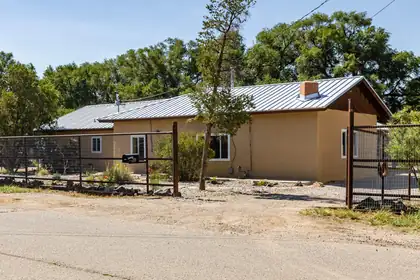 2016 Louise Avenue SW, Albuquerque