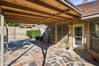 8227 Calle Primera NW 