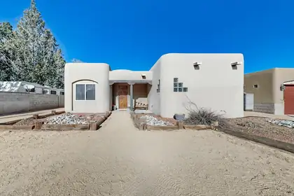233 Shangri La Court NW, Albuquerque 