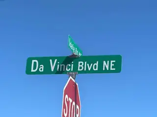 5627 Da Vinci Boulevard NE 