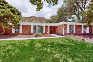 4600 Sunset Canyon Place NE 