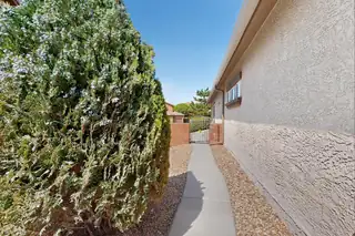 408 Valle Alto Drive NE 
