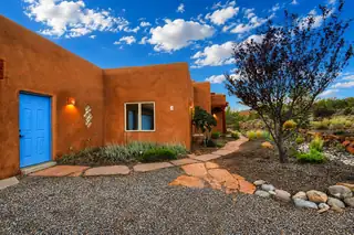 16 Mimbres Road SW 