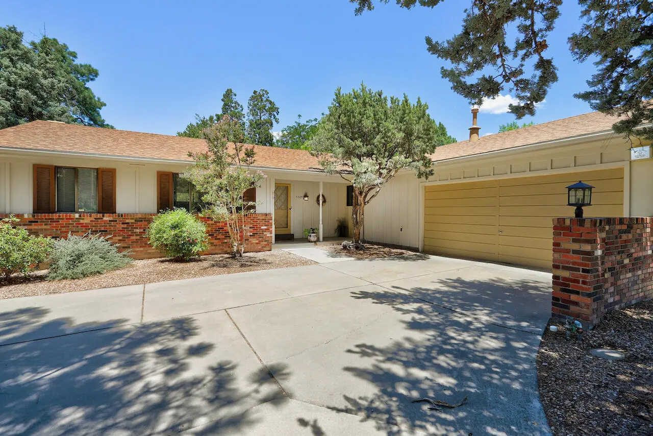 7205 Vista Del Arroyo Avenue NE