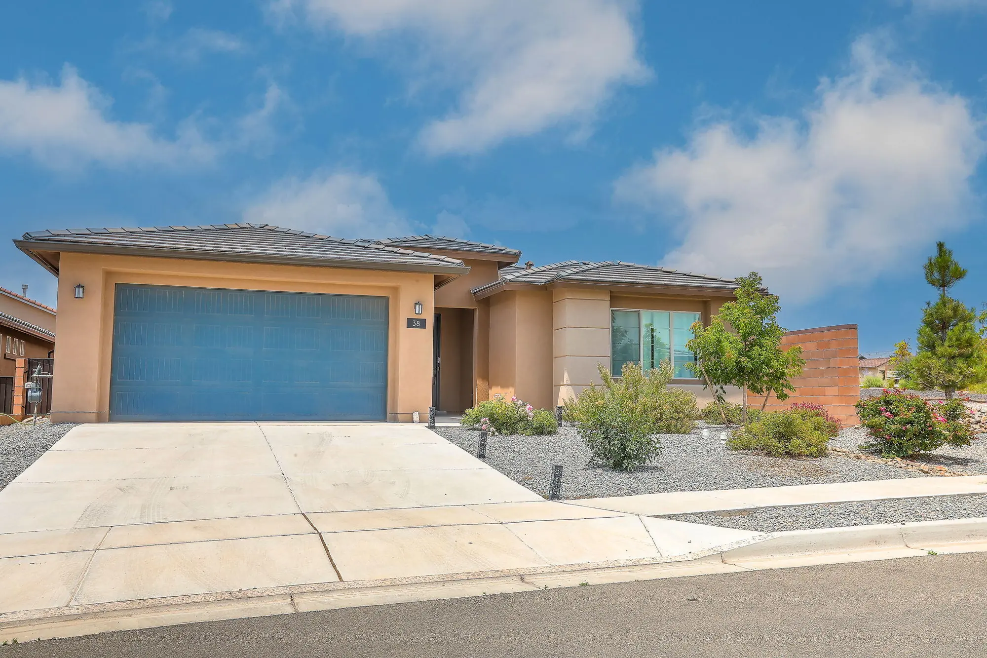 38 Avenida Colibri