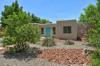 345 Aliso Drive NE 