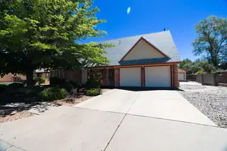 1408 Hiawatha Drive NE 