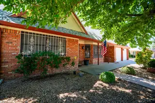 1408 Hiawatha Drive NE 
