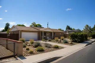844 Hidalgo Circle NW 