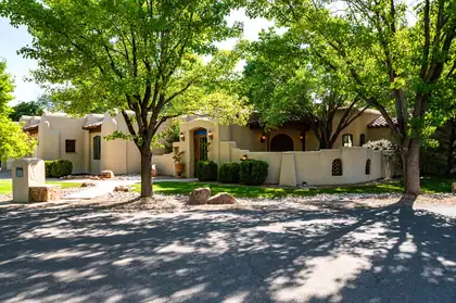 705 Los Prados De Guadalupe Drive NW, Los Ranchos 