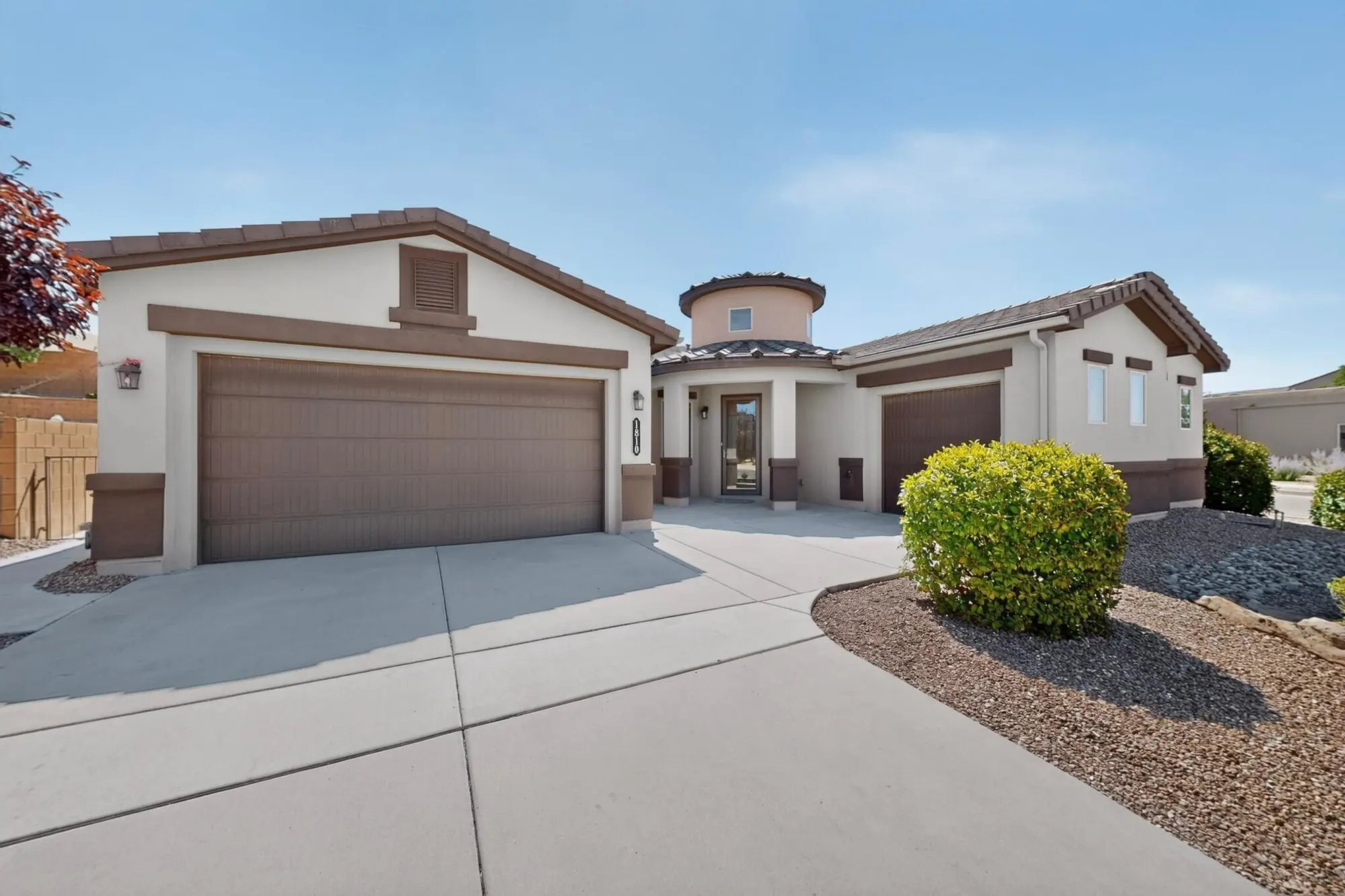 1810 Vista De Colinas Drive SE