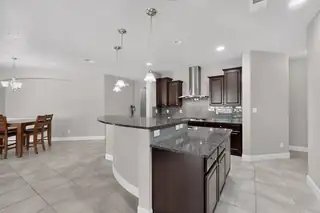1810 Vista De Colinas Drive SE 