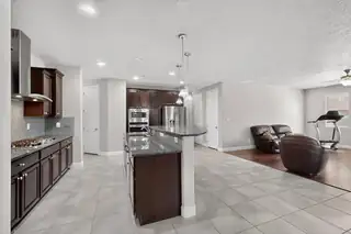 1810 Vista De Colinas Drive SE 