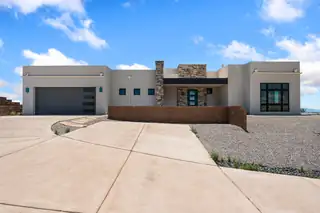 5617 Barranca Overlook Place NE 