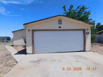 673 Meadowlake Road, Los Lunas