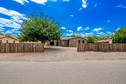 6667 Elwood Drive NW, Los Ranchos 