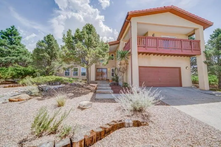 1700 Camino de la Sierra NE