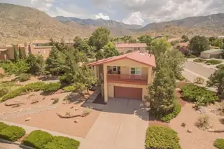 1700 Camino de la Sierra NE 