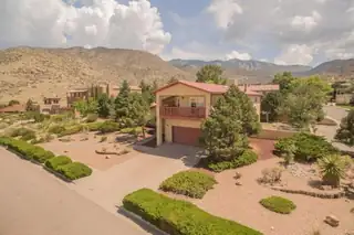 1700 Camino de la Sierra NE 