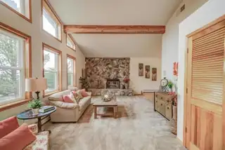 1700 Camino de la Sierra NE 