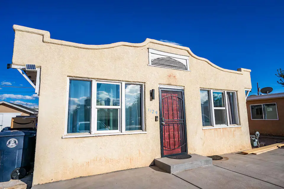 1124 Los Tomases Drive NW