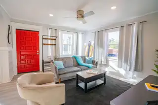 1124 Los Tomases Drive NW 