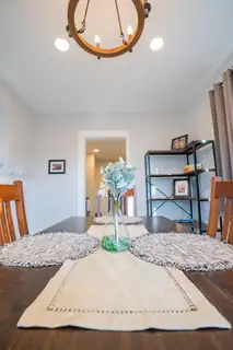 1124 Los Tomases Drive NW 