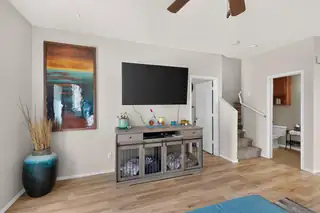 2325 Cortina Loop SE 