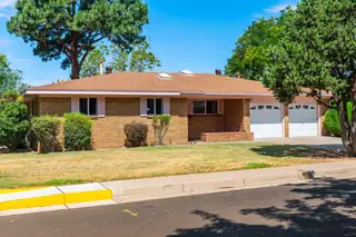 2901 Avenida Nevada NE 