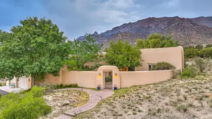 207 Live Oak Road NE, Albuquerque