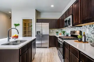 6129 Strand Loop SE 