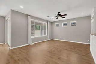 3525 Llano Vista Loop NE 
