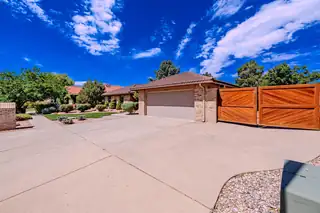 5709 Royal Oak Drive NE 