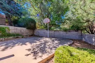 5709 Royal Oak Drive NE 