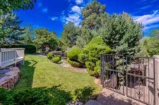 5709 Royal Oak Drive NE 